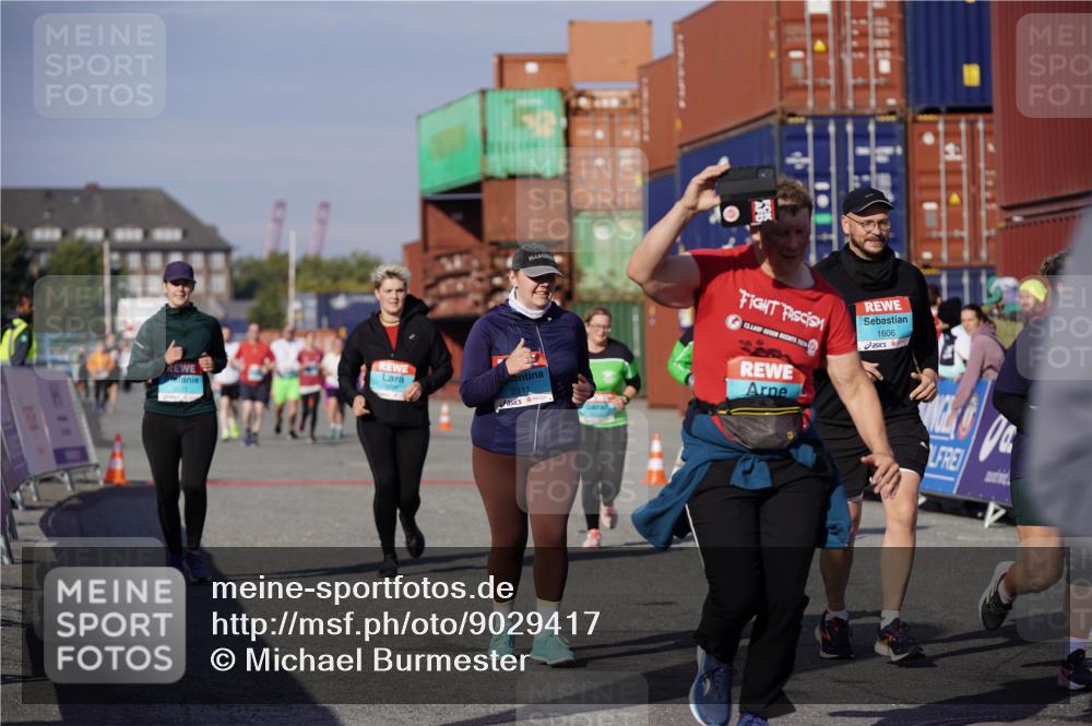 03.10.2025 - Köhlbrandbrückenlauf Michael Burmester http://msf.ph/oto/9029417 03.10.2025 10:34:15 Ziel 1497, 1606, 2011, 2020, 2271, 2311, 2578, 3324, 3388 meine-sportfotos.de