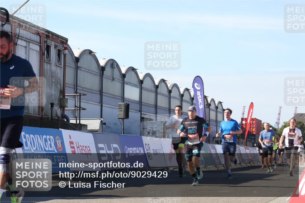 03.10.2025 - Köhlbrandbrückenlauf Luisa Fischer http://msf.ph/oto/9029429 03.10.2025 13:01:21 Ziel 4199, 4304, 4737, 5915, 6187, 6307, 6614, 6775 meine-sportfotos.de