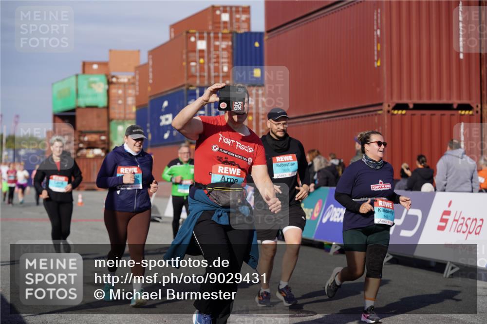 03.10.2025 - Köhlbrandbrückenlauf Michael Burmester http://msf.ph/oto/9029431 03.10.2025 10:34:16 Ziel 1497, 1606, 2011, 2020, 2271, 2311, 2578, 3324 meine-sportfotos.de