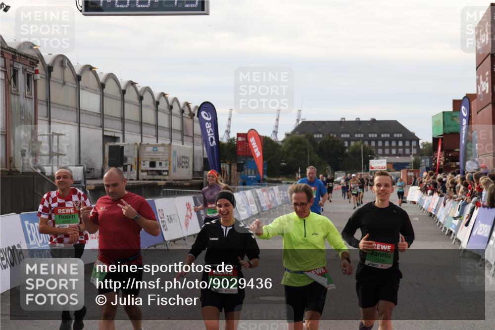 03.10.2025 - Köhlbrandbrückenlauf Julia Fischer http://msf.ph/oto/9029436 03.10.2025 16:08:16 Ziel 7019, 7285, 7310, 7311, 7319, 7449, 7506, 8265, 9072 meine-sportfotos.de