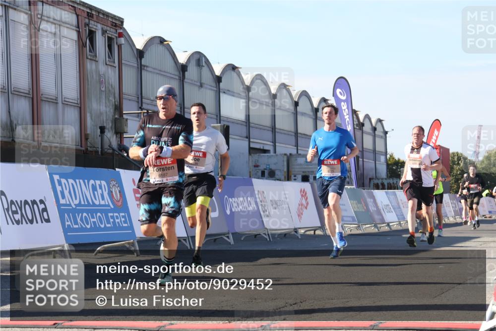 03.10.2025 - Köhlbrandbrückenlauf Luisa Fischer http://msf.ph/oto/9029452 03.10.2025 13:01:23 Ziel 4199, 4284, 4292, 4304, 4737, 5915, 6187, 6307, 6775 meine-sportfotos.de