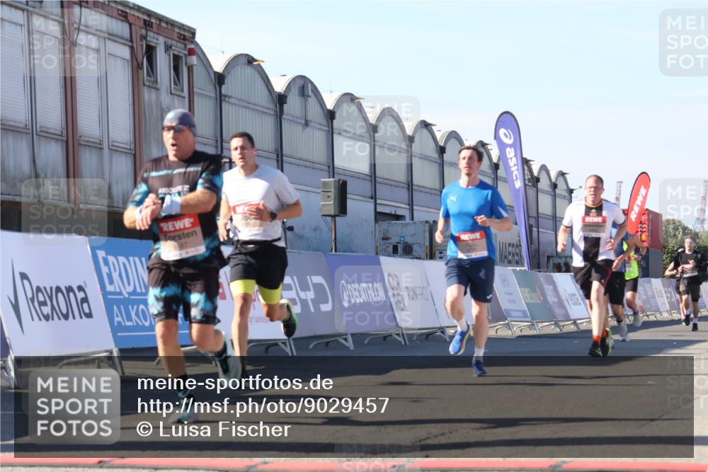 03.10.2025 - Köhlbrandbrückenlauf Luisa Fischer http://msf.ph/oto/9029457 03.10.2025 13:01:23 Ziel 4199, 4284, 4292, 4304, 4737, 5915, 6187, 6307, 6775 meine-sportfotos.de