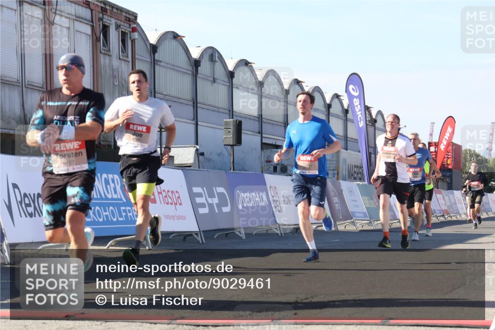 03.10.2025 - Köhlbrandbrückenlauf Luisa Fischer http://msf.ph/oto/9029461 03.10.2025 13:01:24 Ziel 4073, 4199, 4219, 4284, 4292, 4304, 4737, 5915, 6187, 6307, 6775 meine-sportfotos.de