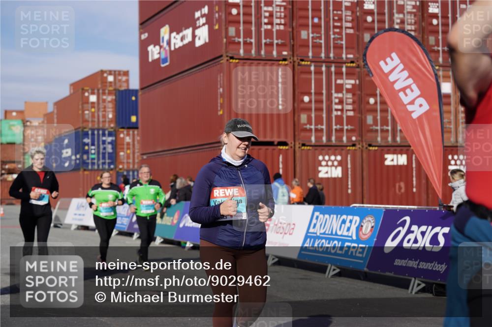 03.10.2025 - Köhlbrandbrückenlauf Michael Burmester http://msf.ph/oto/9029462 03.10.2025 10:34:18 Ziel 1497, 1606, 2011, 2020, 2271, 2311, 3324 meine-sportfotos.de