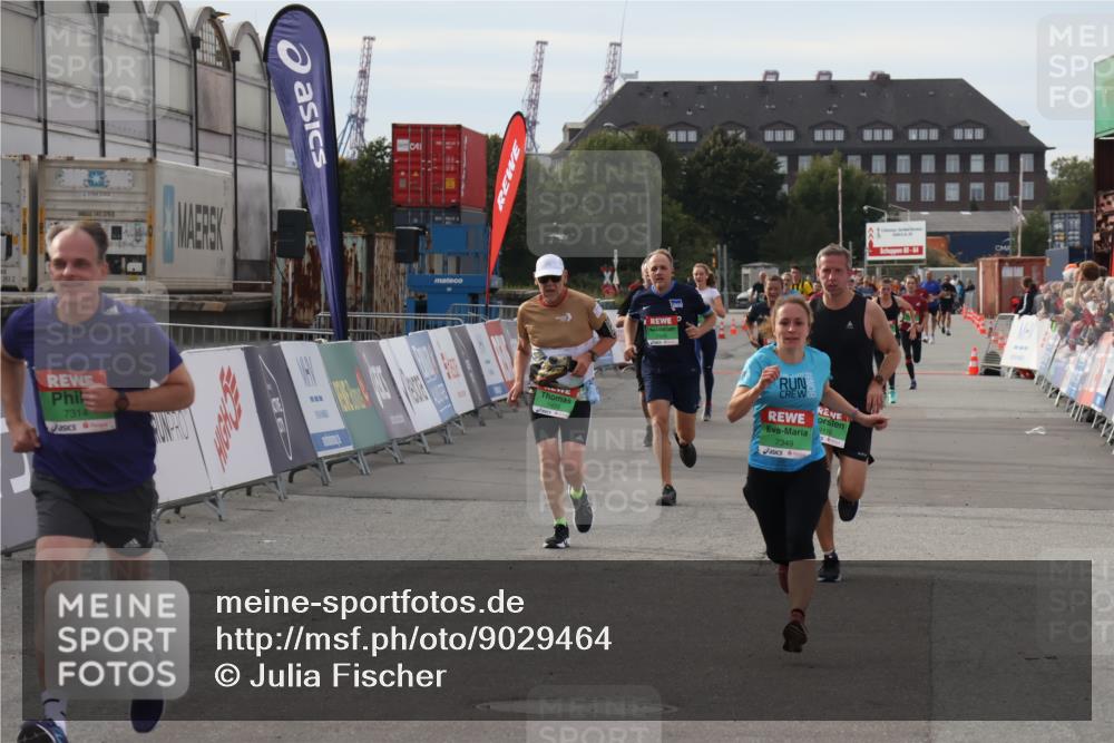 03.10.2025 - Köhlbrandbrückenlauf Julia Fischer http://msf.ph/oto/9029464 03.10.2025 16:08:27 Ziel 7285, 7314, 7349, 7423, 7449, 7594, 9110 meine-sportfotos.de