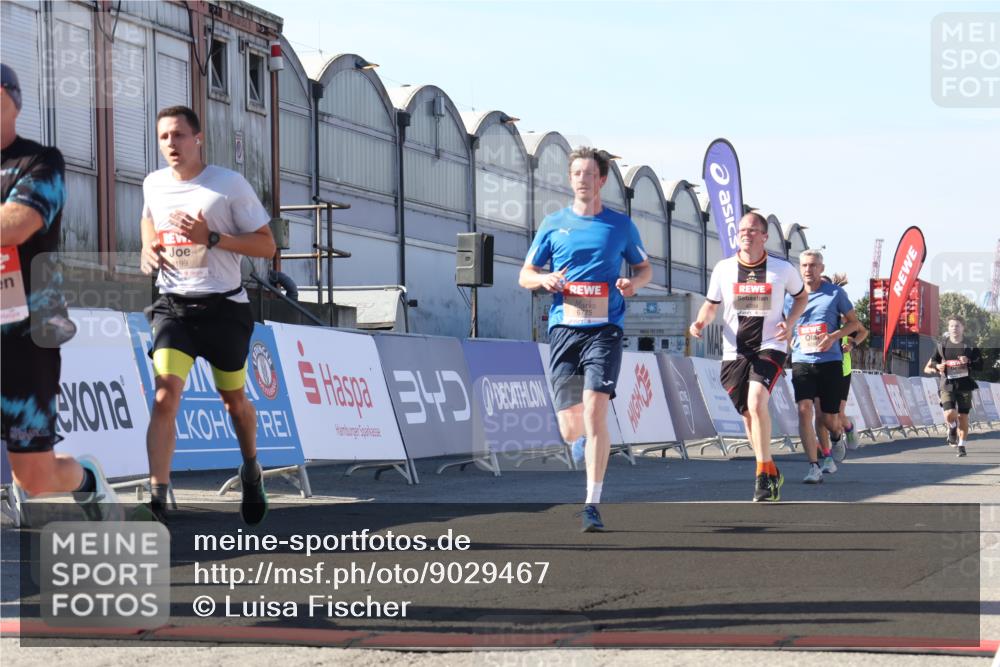 03.10.2025 - Köhlbrandbrückenlauf Luisa Fischer http://msf.ph/oto/9029467 03.10.2025 13:01:24 Ziel 4073, 4199, 4219, 4284, 4292, 4304, 4737, 5915, 6187, 6307, 6775 meine-sportfotos.de
