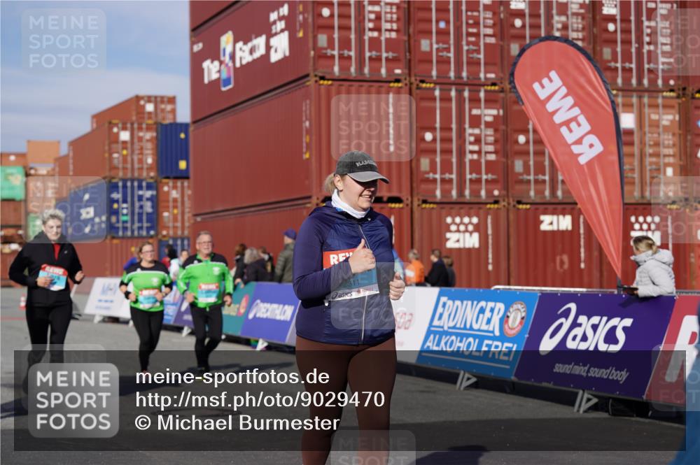 03.10.2025 - Köhlbrandbrückenlauf Michael Burmester http://msf.ph/oto/9029470 03.10.2025 10:34:18 Ziel 1497, 1606, 2011, 2020, 2271, 2311, 3324 meine-sportfotos.de