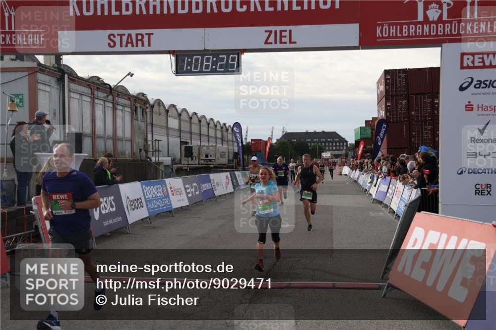 03.10.2025 - Köhlbrandbrückenlauf Julia Fischer http://msf.ph/oto/9029471 03.10.2025 16:08:29 Ziel 7285, 7314, 7349, 7423, 7594, 7851, 9110 meine-sportfotos.de