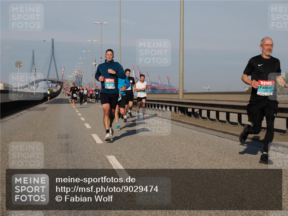 03.10.2025 - Köhlbrandbrückenlauf Fabian Wolf http://msf.ph/oto/9029474 03.10.2025 09:44:24 Position 3 2811, 3211 meine-sportfotos.de