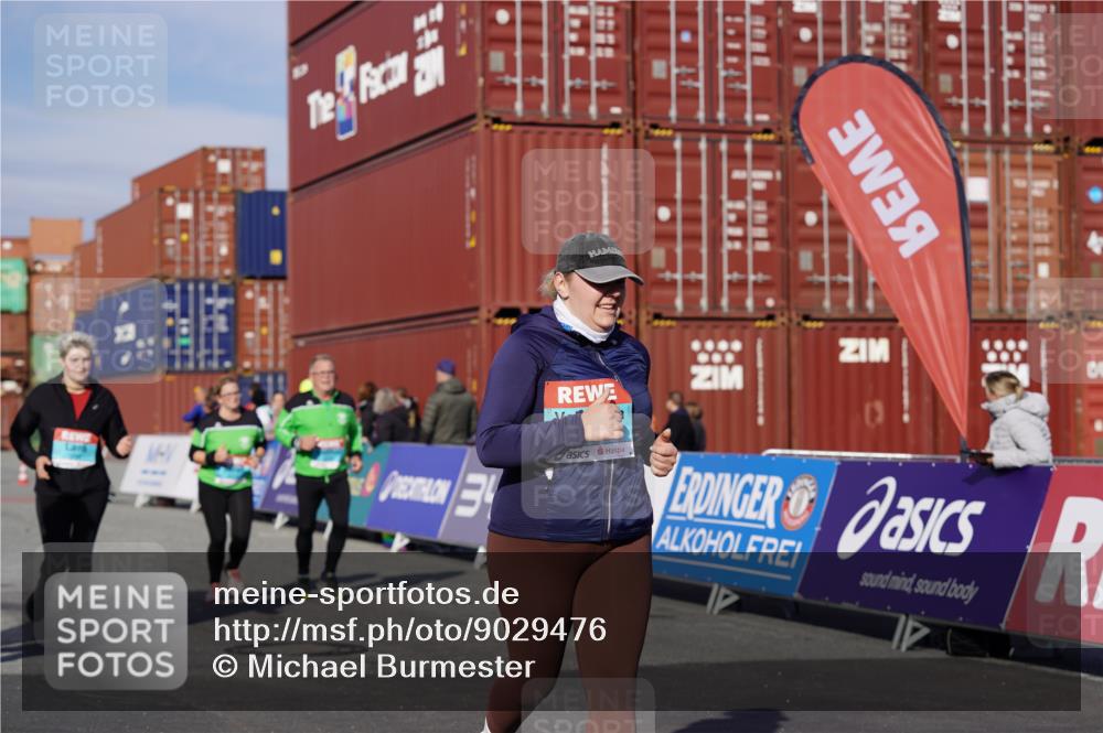 03.10.2025 - Köhlbrandbrückenlauf Michael Burmester http://msf.ph/oto/9029476 03.10.2025 10:34:19 Ziel 1497, 1606, 2011, 2020, 2271, 2311, 3324 meine-sportfotos.de