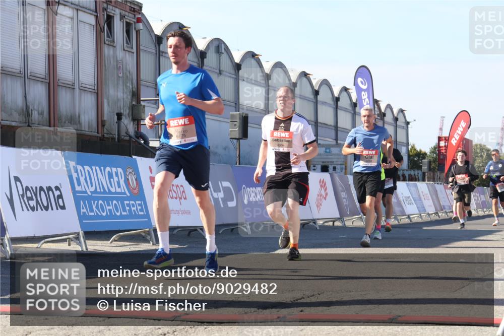 03.10.2025 - Köhlbrandbrückenlauf Luisa Fischer http://msf.ph/oto/9029482 03.10.2025 13:01:25 Ziel 4073, 4199, 4219, 4284, 4292, 4304, 4737, 5915, 6187, 6307, 6775 meine-sportfotos.de