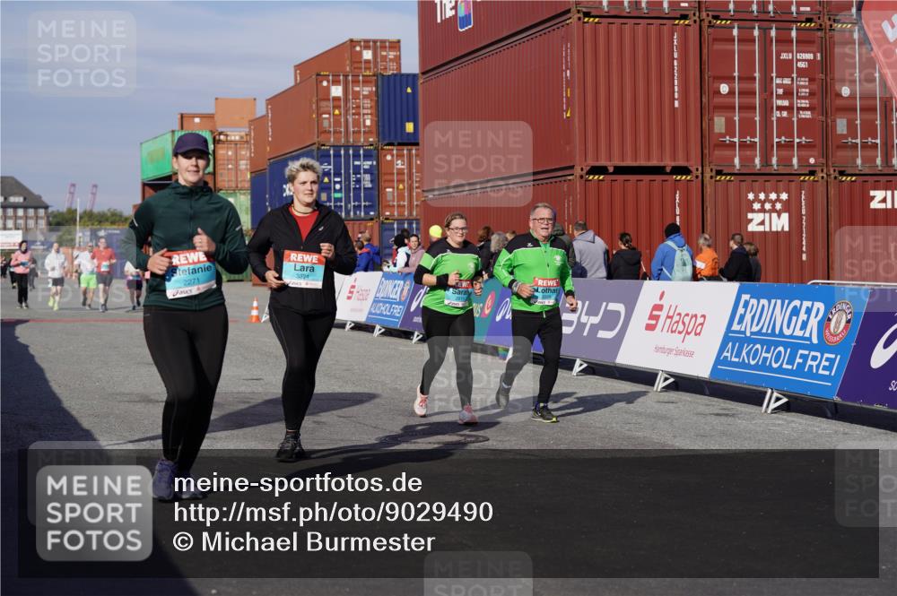 03.10.2025 - Köhlbrandbrückenlauf Michael Burmester http://msf.ph/oto/9029490 03.10.2025 10:34:19 Ziel 1497, 1606, 2011, 2020, 2271, 2311, 3324 meine-sportfotos.de