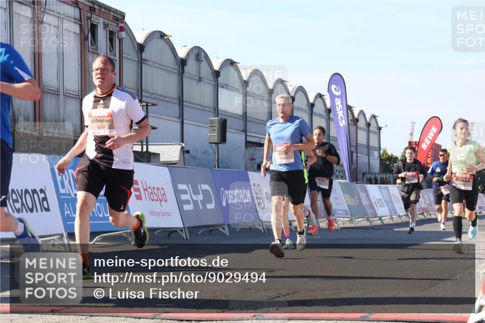 03.10.2025 - Köhlbrandbrückenlauf Luisa Fischer http://msf.ph/oto/9029494 03.10.2025 13:01:26 Ziel 4073, 4199, 4219, 4284, 4292, 4304, 4737, 5424, 5915, 6187, 6307, 6775 meine-sportfotos.de