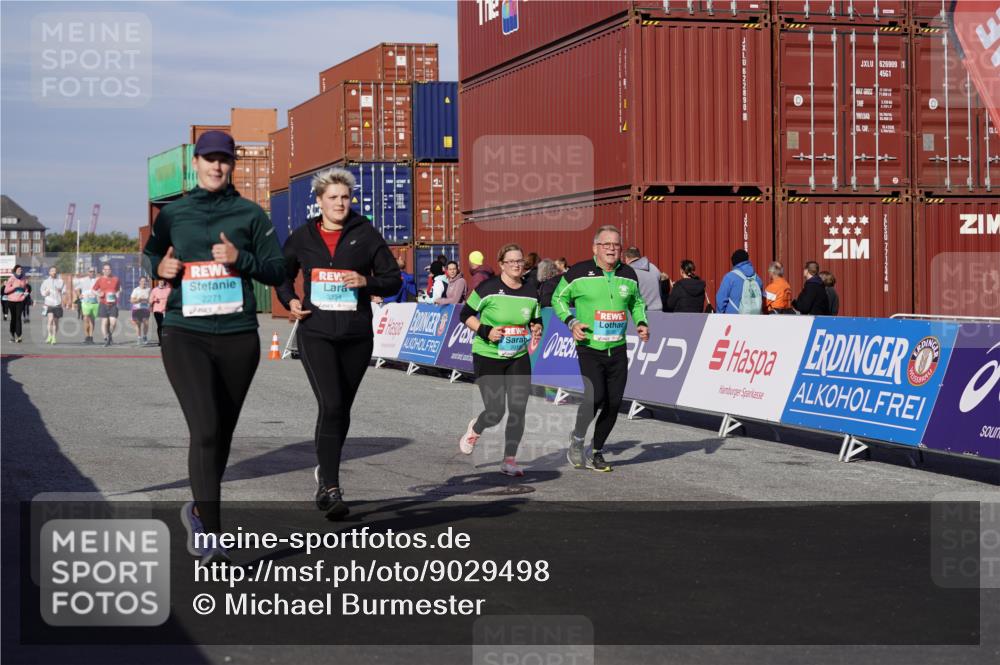 03.10.2025 - Köhlbrandbrückenlauf Michael Burmester http://msf.ph/oto/9029498 03.10.2025 10:34:20 Ziel 2011, 2020, 2271, 2311, 3324 meine-sportfotos.de