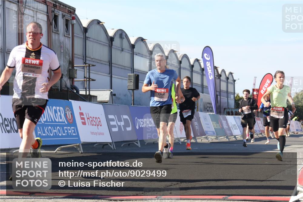 03.10.2025 - Köhlbrandbrückenlauf Luisa Fischer http://msf.ph/oto/9029499 03.10.2025 13:01:26 Ziel 4073, 4199, 4219, 4284, 4292, 4304, 4737, 5424, 5915, 6187, 6307, 6775 meine-sportfotos.de