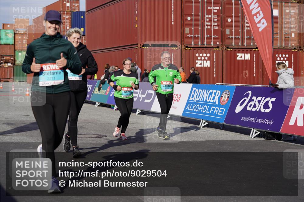 03.10.2025 - Köhlbrandbrückenlauf Michael Burmester http://msf.ph/oto/9029504 03.10.2025 10:34:20 Ziel 2011, 2020, 2271, 2311, 3324 meine-sportfotos.de