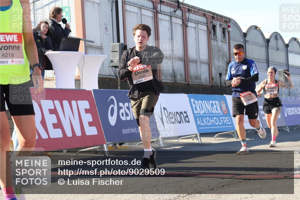 03.10.2025 - Köhlbrandbrückenlauf Luisa Fischer http://msf.ph/oto/9029509 03.10.2025 13:01:31 Ziel 4047, 4073, 4199, 4219, 4220, 4284, 4292, 4304, 5424, 5915, 6187, 6775, 6801 meine-sportfotos.de