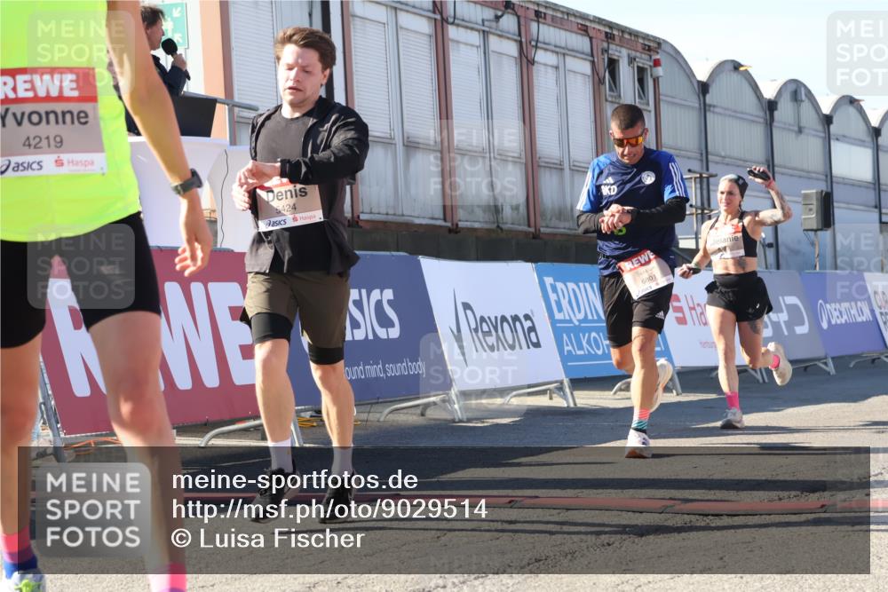 03.10.2025 - Köhlbrandbrückenlauf Luisa Fischer http://msf.ph/oto/9029514 03.10.2025 13:01:32 Ziel 4047, 4073, 4199, 4219, 4220, 4284, 4292, 4304, 5424, 5915, 6187, 6775, 6801 meine-sportfotos.de