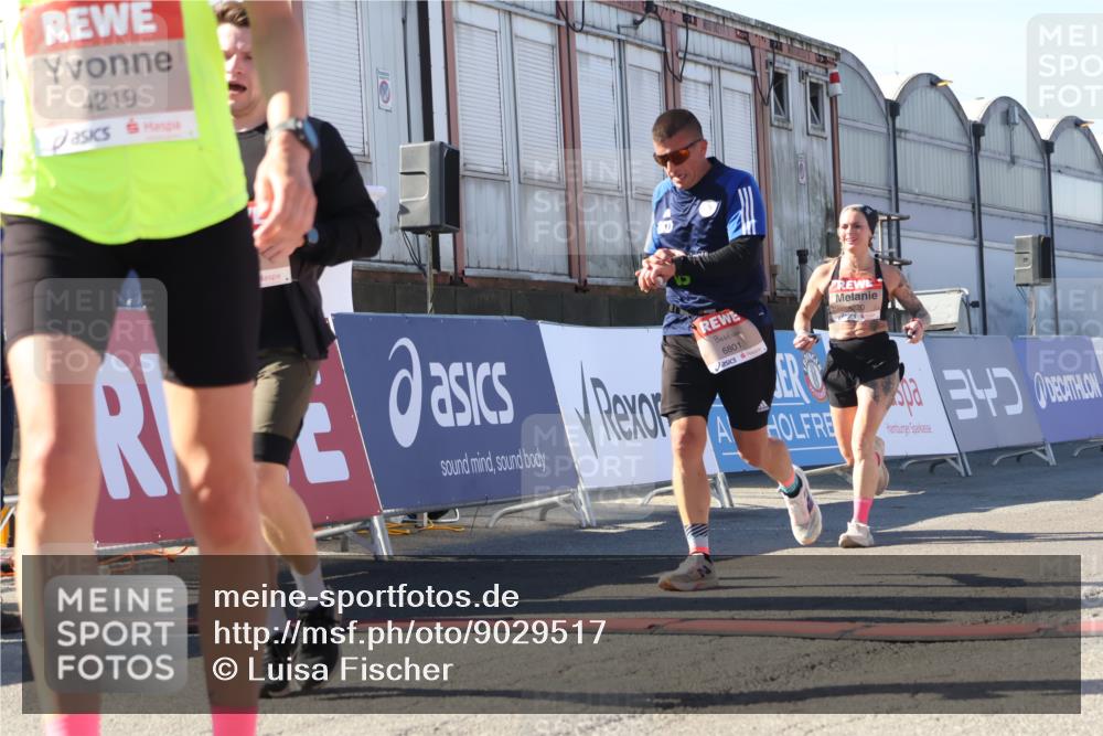 03.10.2025 - Köhlbrandbrückenlauf Luisa Fischer http://msf.ph/oto/9029517 03.10.2025 13:01:32 Ziel 4047, 4073, 4199, 4219, 4220, 4284, 4292, 4304, 5424, 5915, 6187, 6775, 6801 meine-sportfotos.de