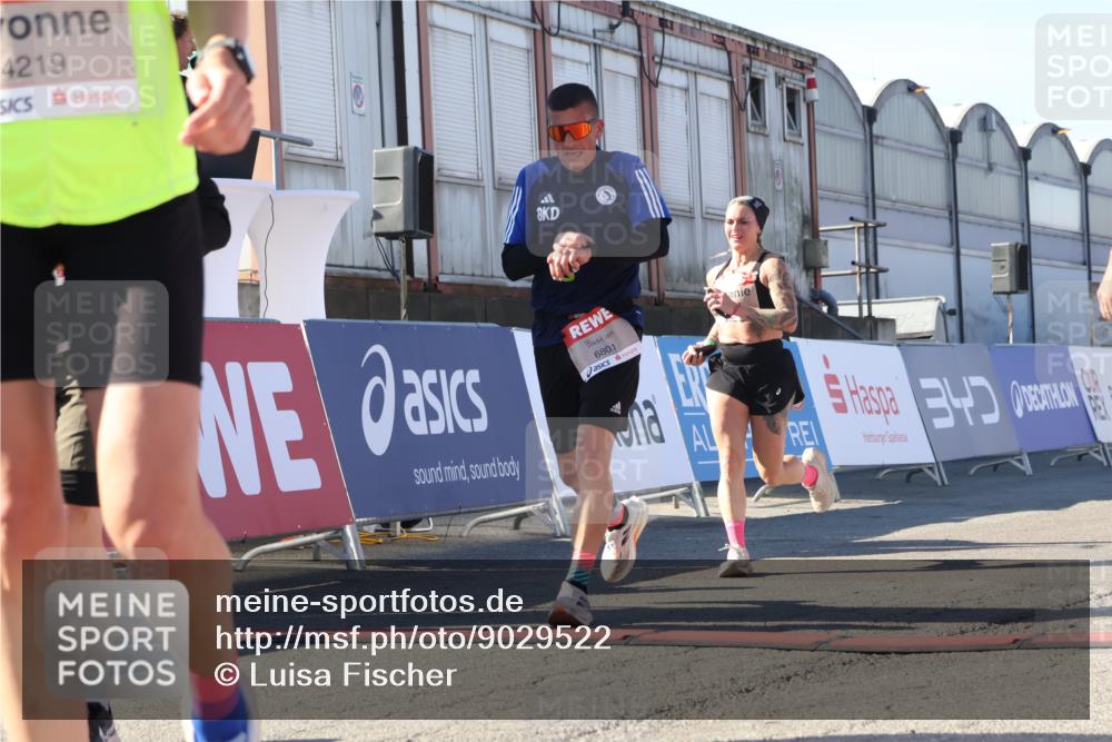 03.10.2025 - Köhlbrandbrückenlauf Luisa Fischer http://msf.ph/oto/9029522 03.10.2025 13:01:32 Ziel 4047, 4073, 4199, 4219, 4220, 4284, 4292, 4304, 5424, 5915, 6187, 6775, 6801 meine-sportfotos.de