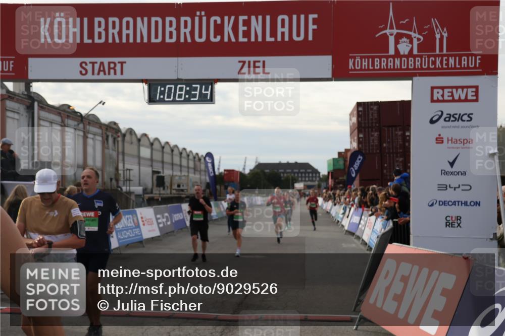 03.10.2025 - Köhlbrandbrückenlauf Julia Fischer http://msf.ph/oto/9029526 03.10.2025 16:08:34 Ziel 7314, 7349, 7360, 7423, 7594, 7616, 7708, 7851, 8279, 8778, 9110 meine-sportfotos.de