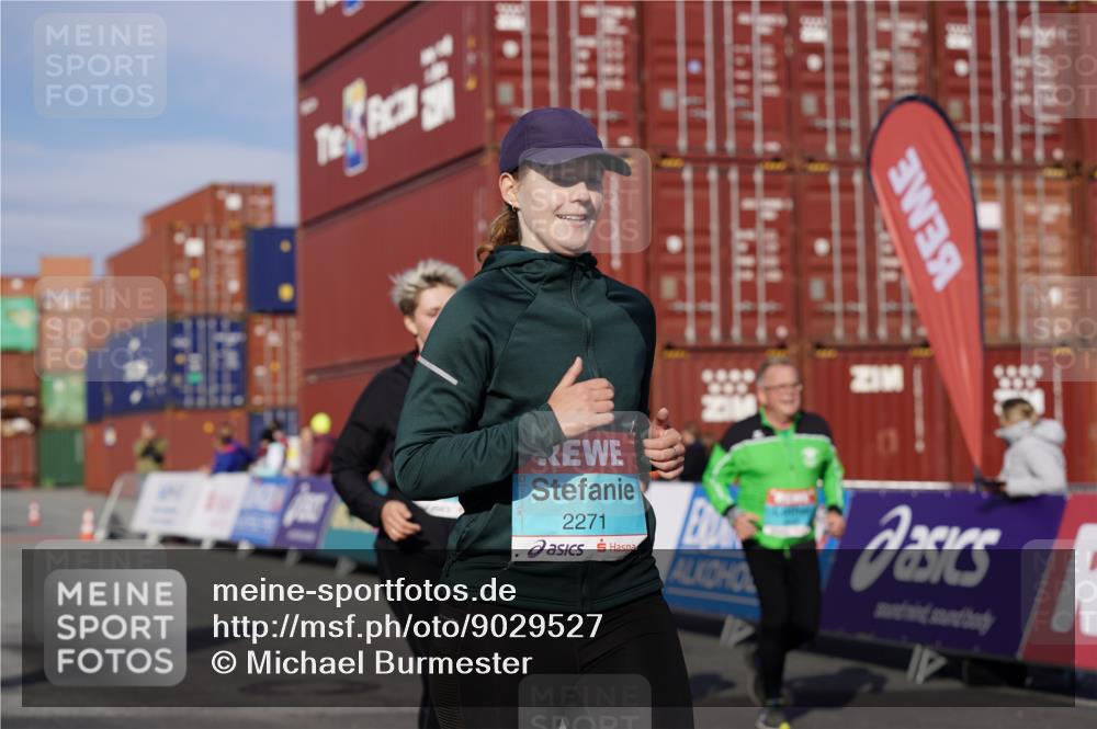 03.10.2025 - Köhlbrandbrückenlauf Michael Burmester http://msf.ph/oto/9029527 03.10.2025 10:34:21 Ziel 2011, 2020, 2271, 3324 meine-sportfotos.de