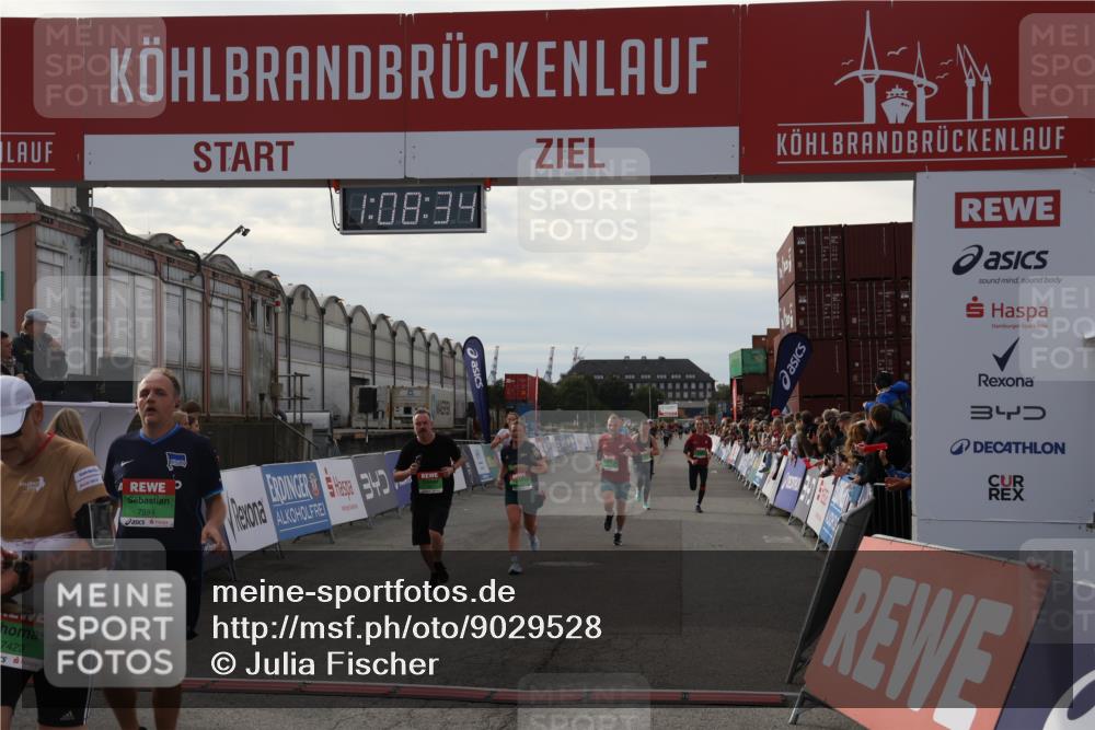 03.10.2025 - Köhlbrandbrückenlauf Julia Fischer http://msf.ph/oto/9029528 03.10.2025 16:08:34 Ziel 7314, 7349, 7360, 7423, 7594, 7616, 7708, 7851, 8279, 8778, 9110 meine-sportfotos.de