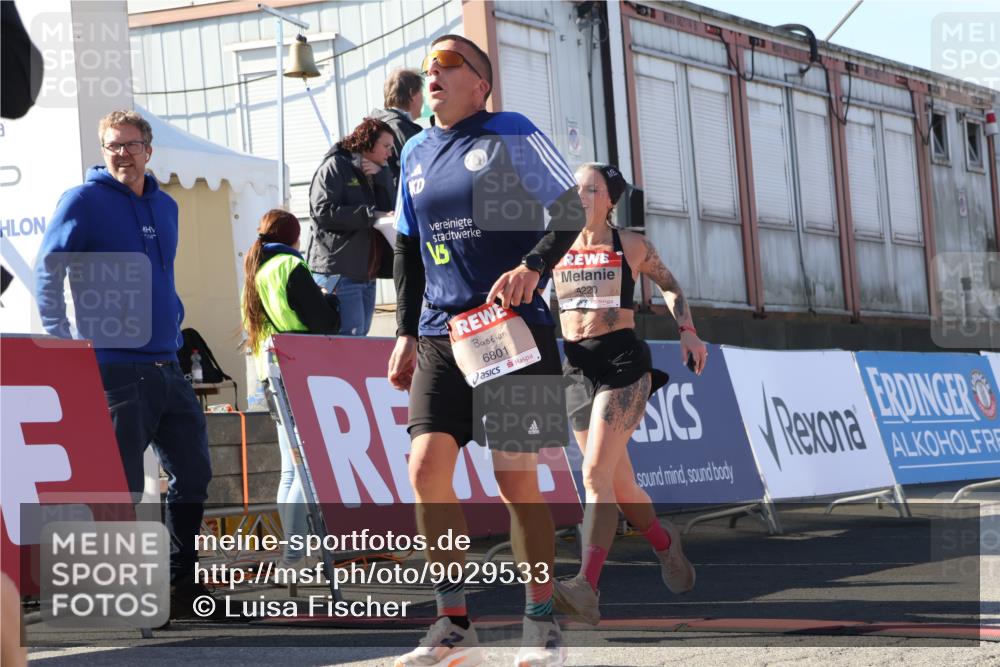 03.10.2025 - Köhlbrandbrückenlauf Luisa Fischer http://msf.ph/oto/9029533 03.10.2025 13:01:33 Ziel 4047, 4073, 4199, 4219, 4220, 4284, 4292, 4304, 5424, 6187, 6775, 6801 meine-sportfotos.de