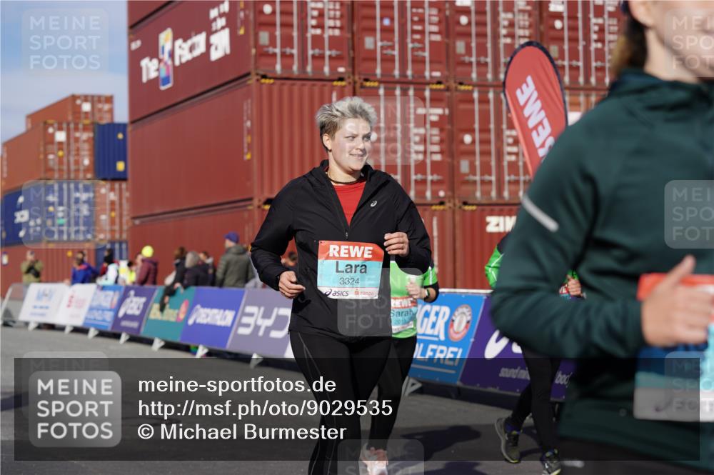 03.10.2025 - Köhlbrandbrückenlauf Michael Burmester http://msf.ph/oto/9029535 03.10.2025 10:34:22 Ziel 2011, 2020, 2271 meine-sportfotos.de