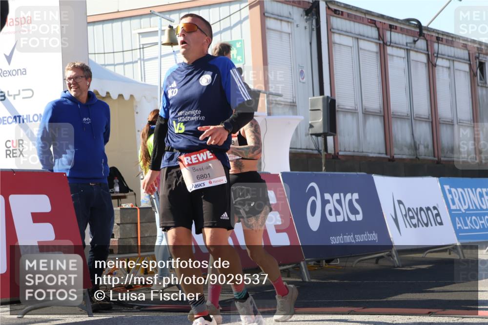 03.10.2025 - Köhlbrandbrückenlauf Luisa Fischer http://msf.ph/oto/9029537 03.10.2025 13:01:34 Ziel 4047, 4073, 4199, 4219, 4220, 4257, 4284, 4292, 4304, 5424, 6187, 6775, 6801 meine-sportfotos.de