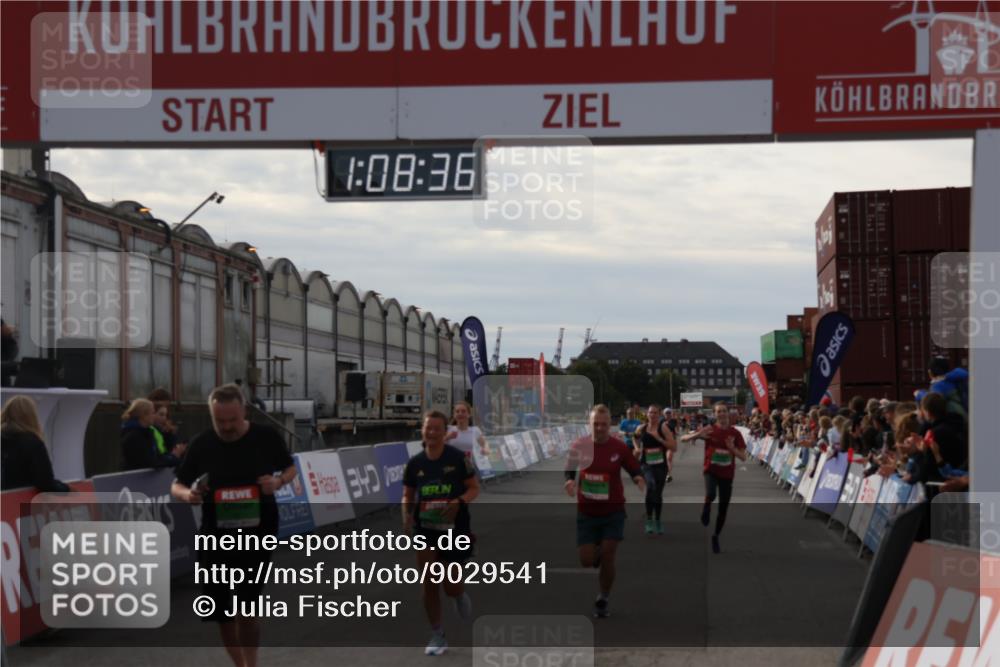 03.10.2025 - Köhlbrandbrückenlauf Julia Fischer http://msf.ph/oto/9029541 03.10.2025 16:08:36 Ziel 7314, 7339, 7349, 7360, 7423, 7594, 7616, 7708, 7851, 8279, 8778, 9110 meine-sportfotos.de