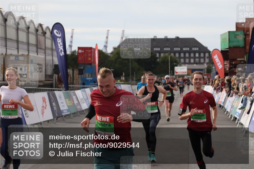 03.10.2025 - Köhlbrandbrückenlauf Julia Fischer http://msf.ph/oto/9029544 03.10.2025 16:08:37 Ziel 7314, 7339, 7349, 7360, 7423, 7594, 7616, 7708, 7851, 8279, 8778, 9110 meine-sportfotos.de