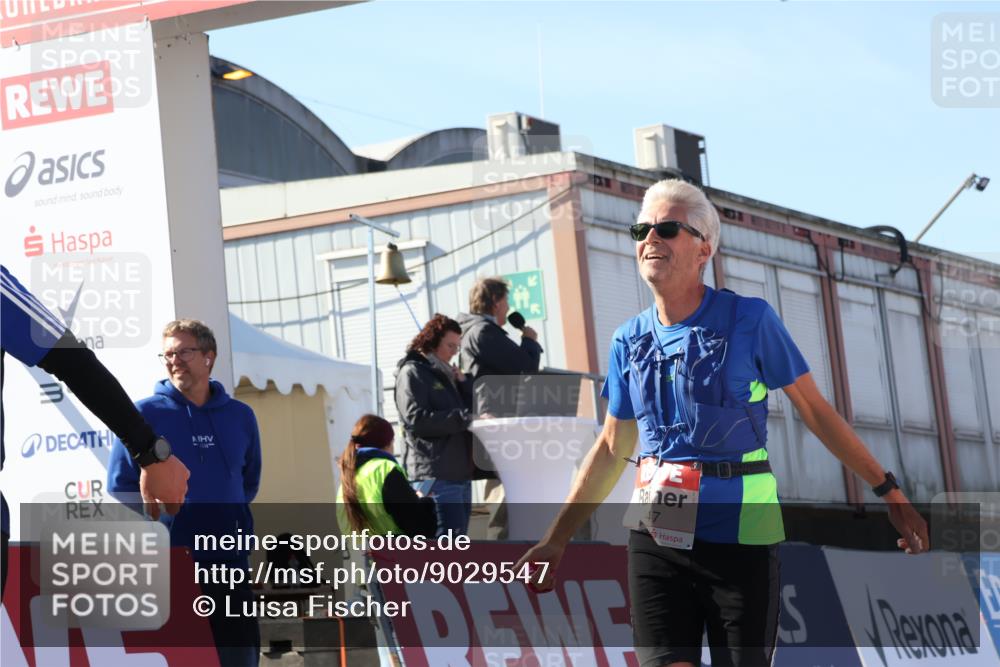 03.10.2025 - Köhlbrandbrückenlauf Luisa Fischer http://msf.ph/oto/9029547 03.10.2025 13:01:35 Ziel 4047, 4073, 4199, 4219, 4220, 4257, 4284, 4292, 4304, 5424, 6775, 6801 meine-sportfotos.de