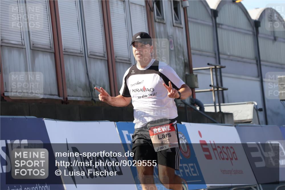 03.10.2025 - Köhlbrandbrückenlauf Luisa Fischer http://msf.ph/oto/9029555 03.10.2025 13:01:38 Ziel 4047, 4073, 4219, 4220, 4257, 4284, 4292, 5424, 6801 meine-sportfotos.de