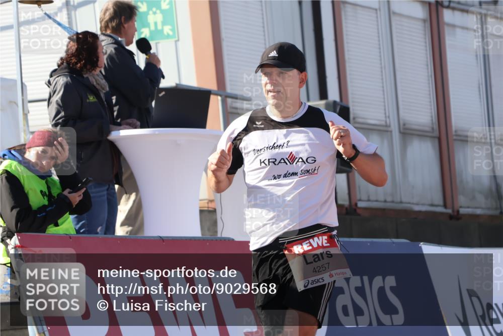 03.10.2025 - Köhlbrandbrückenlauf Luisa Fischer http://msf.ph/oto/9029568 03.10.2025 13:01:39 Ziel 4047, 4073, 4219, 4220, 4257, 4284, 4292, 5424, 5671, 6801 meine-sportfotos.de