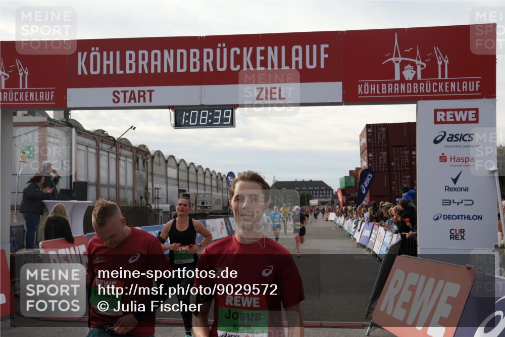 03.10.2025 - Köhlbrandbrückenlauf Julia Fischer http://msf.ph/oto/9029572 03.10.2025 16:08:40 Ziel 7283, 7339, 7360, 7423, 7594, 7616, 7708, 7851, 8279, 8778, 9110 meine-sportfotos.de