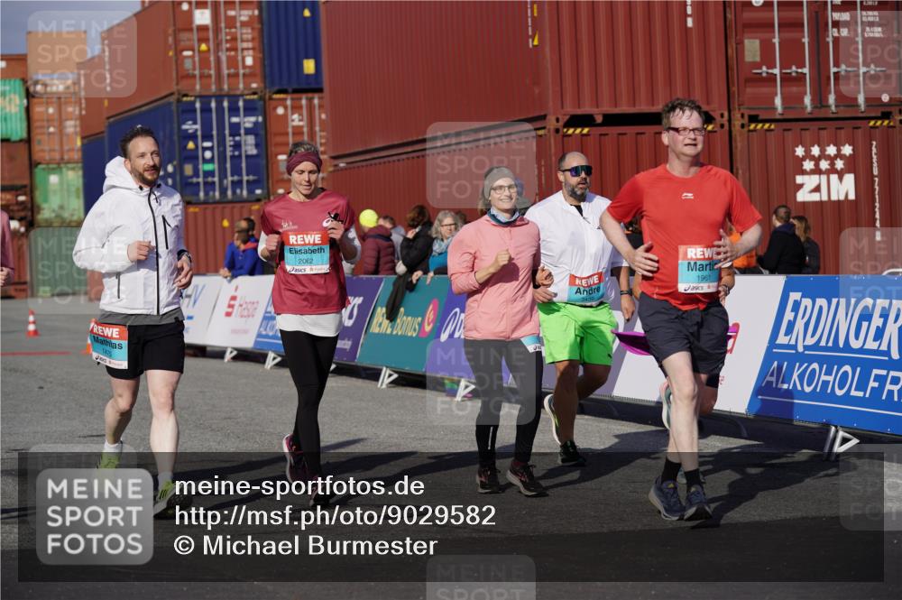 03.10.2025 - Köhlbrandbrückenlauf Michael Burmester http://msf.ph/oto/9029582 03.10.2025 10:34:33 Ziel 1475, 1546, 1961, 2062, 2233, 3439, 3453 meine-sportfotos.de