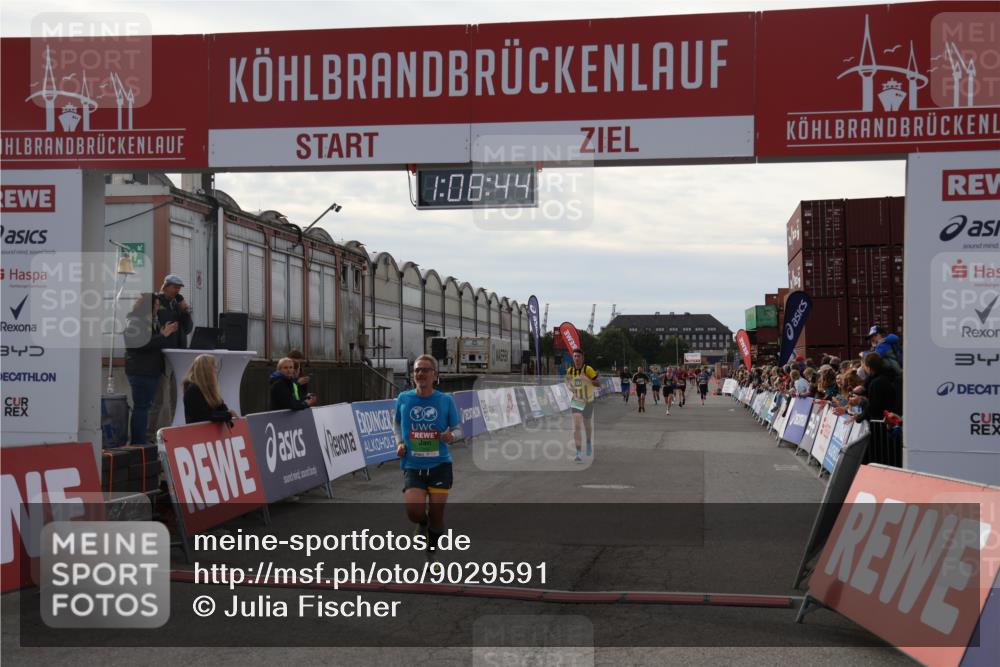 03.10.2025 - Köhlbrandbrückenlauf Julia Fischer http://msf.ph/oto/9029591 03.10.2025 16:08:45 Ziel 7283, 7339, 7360, 7616, 7708, 7851, 8279, 8778, 8846 meine-sportfotos.de