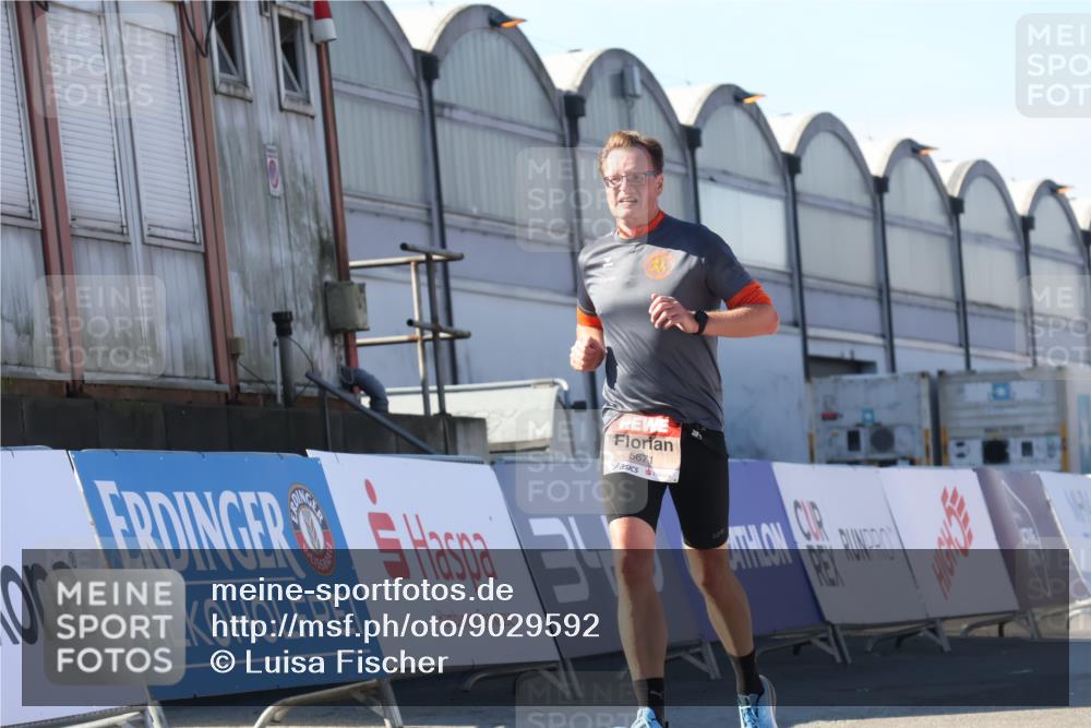 03.10.2025 - Köhlbrandbrückenlauf Luisa Fischer http://msf.ph/oto/9029592 03.10.2025 13:01:42 Ziel 4047, 4220, 4257, 5424, 5671, 6801 meine-sportfotos.de