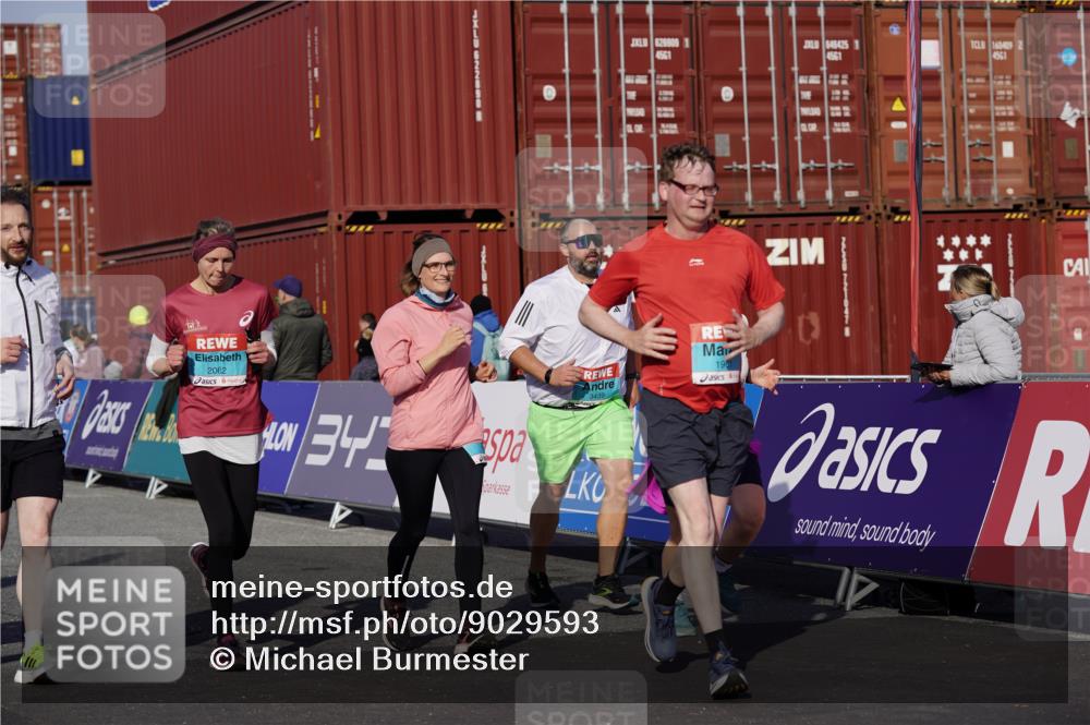03.10.2025 - Köhlbrandbrückenlauf Michael Burmester http://msf.ph/oto/9029593 03.10.2025 10:34:33 Ziel 1475, 1546, 1961, 2062, 2233, 3439, 3453 meine-sportfotos.de