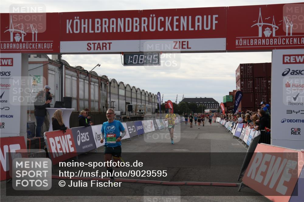 03.10.2025 - Köhlbrandbrückenlauf Julia Fischer http://msf.ph/oto/9029595 03.10.2025 16:08:45 Ziel 7283, 7339, 7360, 7616, 7708, 7851, 8279, 8778, 8846 meine-sportfotos.de