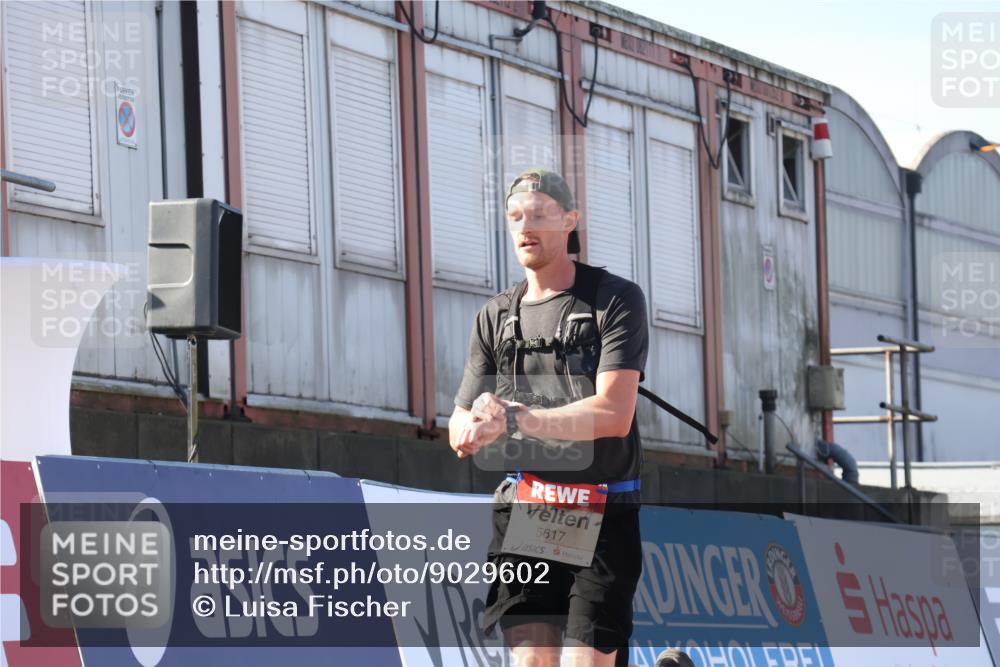 03.10.2025 - Köhlbrandbrückenlauf Luisa Fischer http://msf.ph/oto/9029602 03.10.2025 13:02:16 Ziel 4109, 4130, 4281, 4492, 4946, 5617, 5697, 5747, 5845, 6032 meine-sportfotos.de