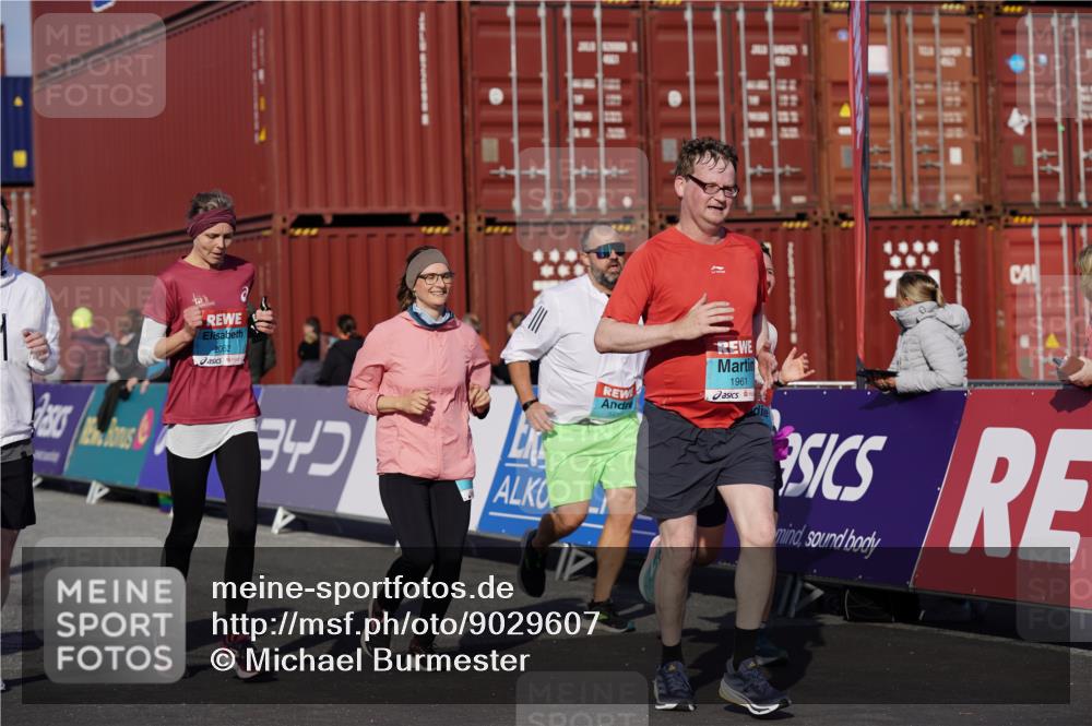 03.10.2025 - Köhlbrandbrückenlauf Michael Burmester http://msf.ph/oto/9029607 03.10.2025 10:34:34 Ziel 1475, 1546, 1961, 2062, 2233, 2771, 3439, 3453 meine-sportfotos.de