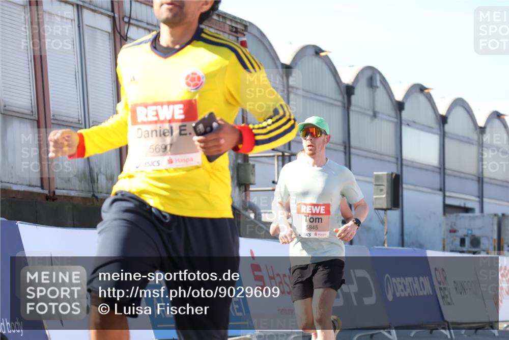 03.10.2025 - Köhlbrandbrückenlauf Luisa Fischer http://msf.ph/oto/9029609 03.10.2025 13:02:17 Ziel 4109, 4130, 4281, 4492, 4946, 5617, 5697, 5747, 5845, 6492 meine-sportfotos.de