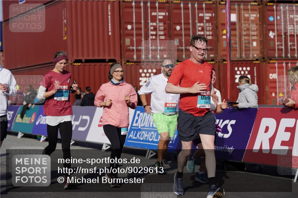 03.10.2025 - Köhlbrandbrückenlauf Michael Burmester http://msf.ph/oto/9029613 03.10.2025 10:34:34 Ziel 1475, 1546, 1961, 2062, 2233, 2771, 3439, 3453 meine-sportfotos.de