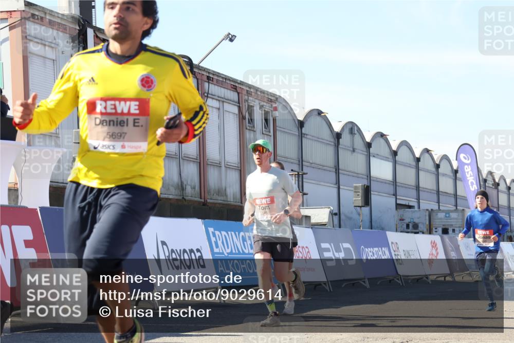 03.10.2025 - Köhlbrandbrückenlauf Luisa Fischer http://msf.ph/oto/9029614 03.10.2025 13:02:17 Ziel 4109, 4130, 4281, 4492, 4946, 5617, 5697, 5747, 5845, 6492 meine-sportfotos.de