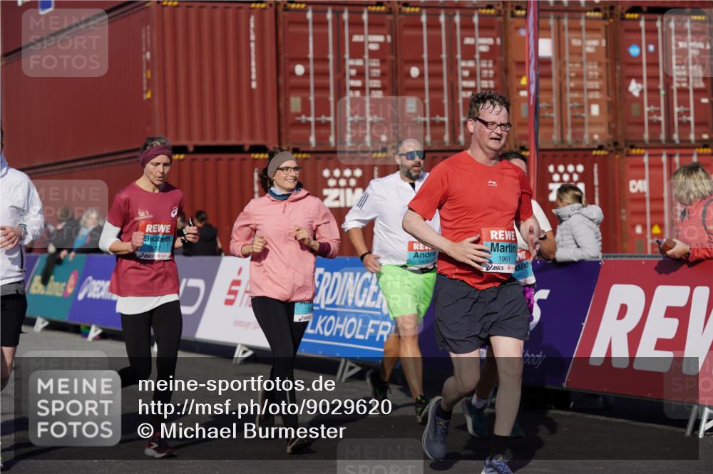03.10.2025 - Köhlbrandbrückenlauf Michael Burmester http://msf.ph/oto/9029620 03.10.2025 10:34:34 Ziel 1475, 1546, 1961, 2062, 2233, 2771, 3439, 3453 meine-sportfotos.de