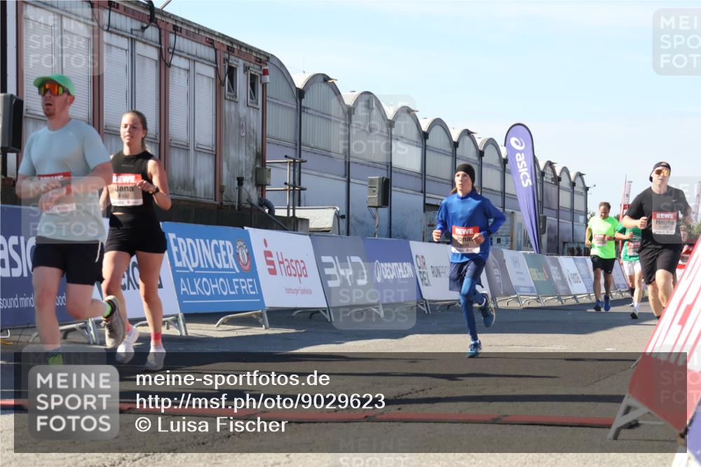 03.10.2025 - Köhlbrandbrückenlauf Luisa Fischer http://msf.ph/oto/9029623 03.10.2025 13:02:18 Ziel 4109, 4130, 4281, 4337, 4492, 4946, 5617, 5697, 5747, 5845, 6465, 6492 meine-sportfotos.de
