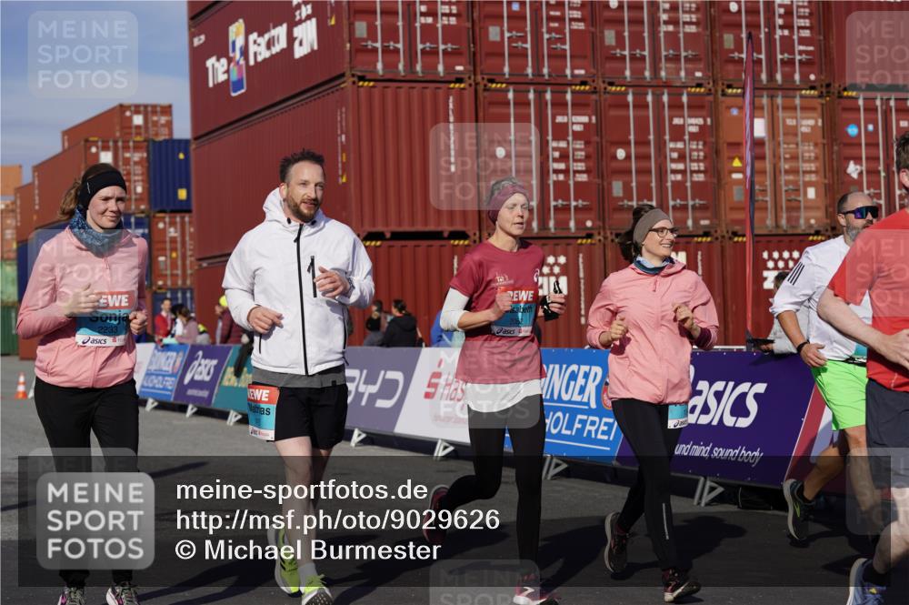 03.10.2025 - Köhlbrandbrückenlauf Michael Burmester http://msf.ph/oto/9029626 03.10.2025 10:34:34 Ziel 1475, 1546, 1961, 2062, 2233, 2771, 3439, 3453 meine-sportfotos.de