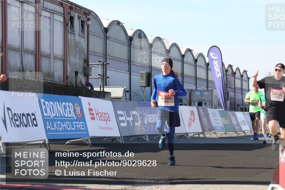 03.10.2025 - Köhlbrandbrückenlauf Luisa Fischer http://msf.ph/oto/9029628 03.10.2025 13:02:18 Ziel 4109, 4130, 4281, 4337, 4492, 4946, 5617, 5697, 5747, 5845, 6465, 6492 meine-sportfotos.de